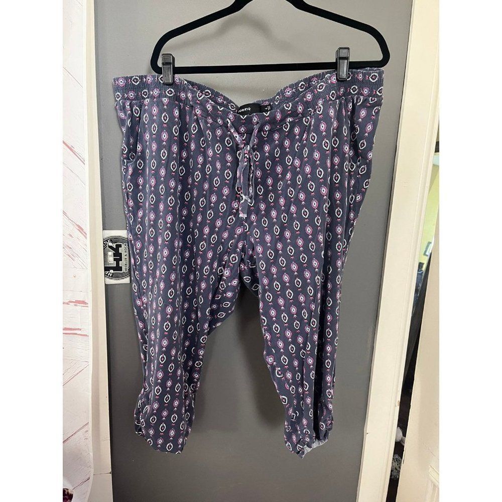 Torrid size 4 4x gray blue lightweight capri pants